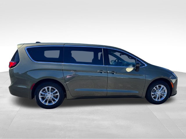 New 2027 Chrysler Pacifica Select FWD image 47