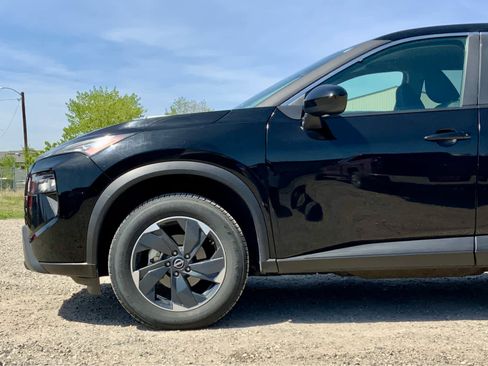 Used 2024 Nissan Rogue SV AWD/4WD image 9