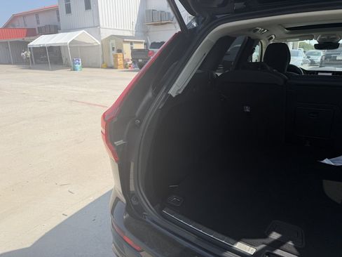 Used 2025 Volvo XC60 B5 Plus AWD/4WD image 3