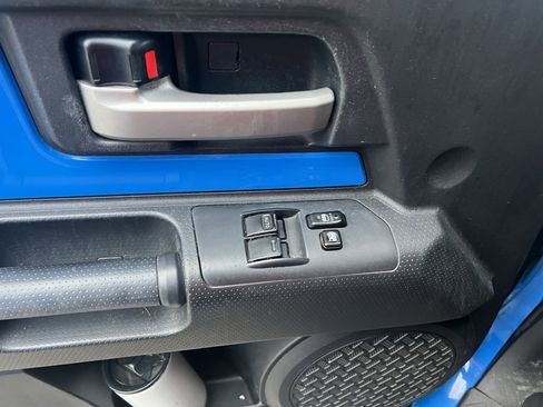 Used 2007 Toyota FJ Cruiser 4WD image 11