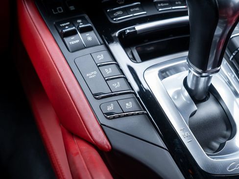 Used 2018 Porsche Cayenne GTS AWD/4WD image 14