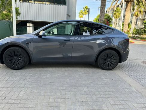 Used 2024 Tesla Model Y 2WD image 9