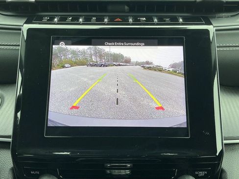 Used 2023 Jeep Grand Cherokee L Laredo image 3