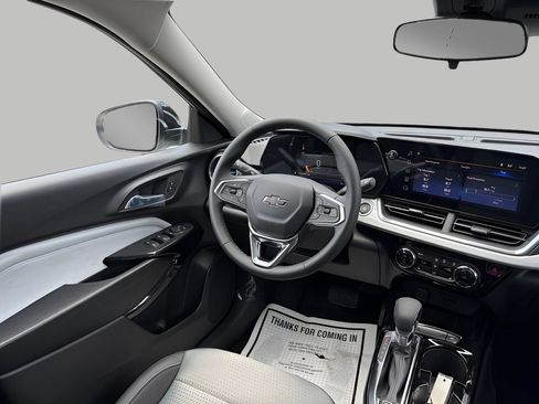 New 2026 Chevrolet Trax LT w/ Driver Confidence Package FWD image 9