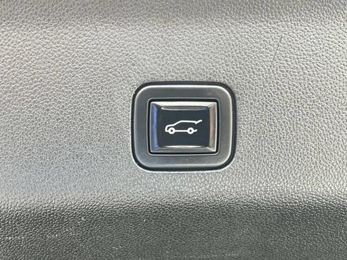 Used 2021 Chevrolet Suburban Z71 AWD/4WD image 7