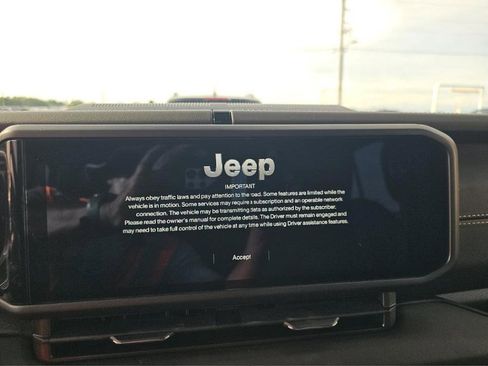Used 2024 Jeep Wrangler Unlimited Sahara w/ Technology Group AWD/4WD image 16