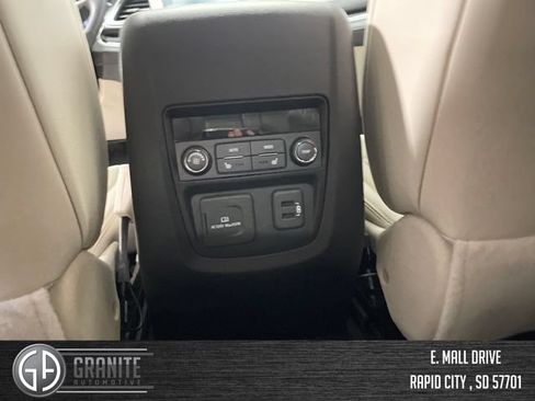 Used 2024 Buick Enclave Avenir w/ Avenir Technology Package AWD/4WD image 35