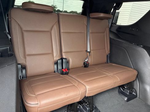Used 2025 Chevrolet Tahoe High Country RWD image 15