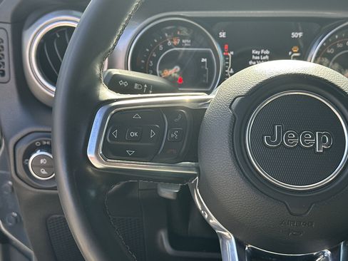 Used 2020 Jeep Gladiator Overland w/ Trailer Tow Package image 27