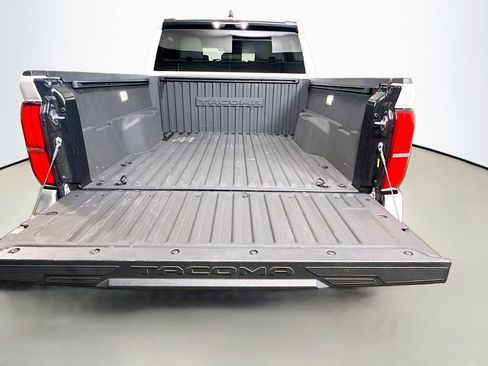 Used 2025 Toyota Tacoma SR5 AWD/4WD image 29