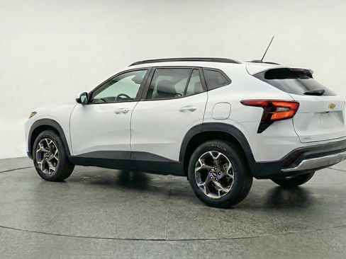 Used 2025 Chevrolet Trax LT image 6
