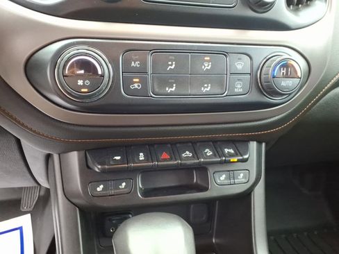 Used 2022 GMC Canyon AT4 image 10