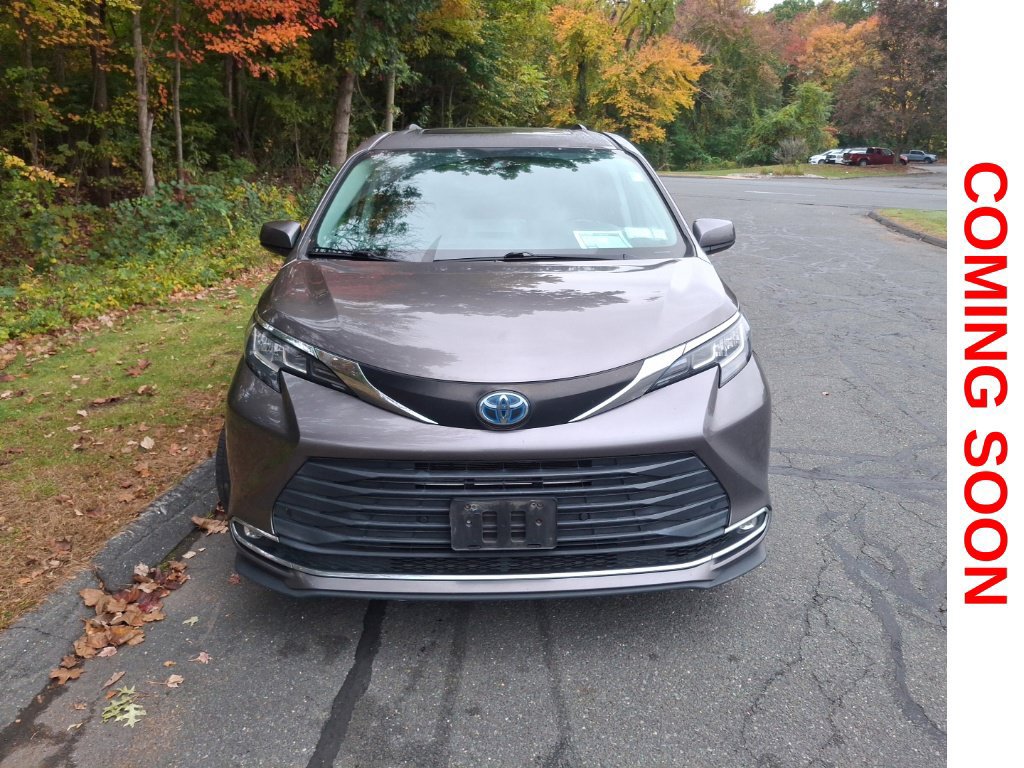 Used 2022 Toyota Sienna XLE FWD image 3