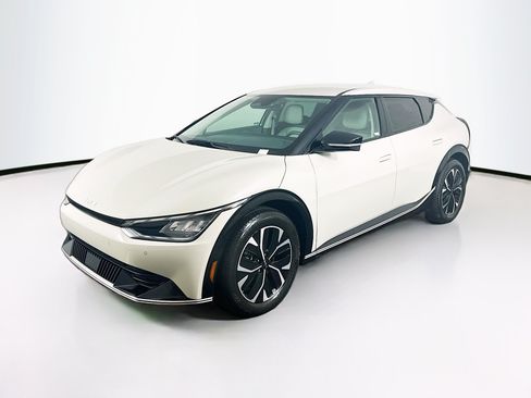 Used 2023 Kia EV6 Wind RWD image 3