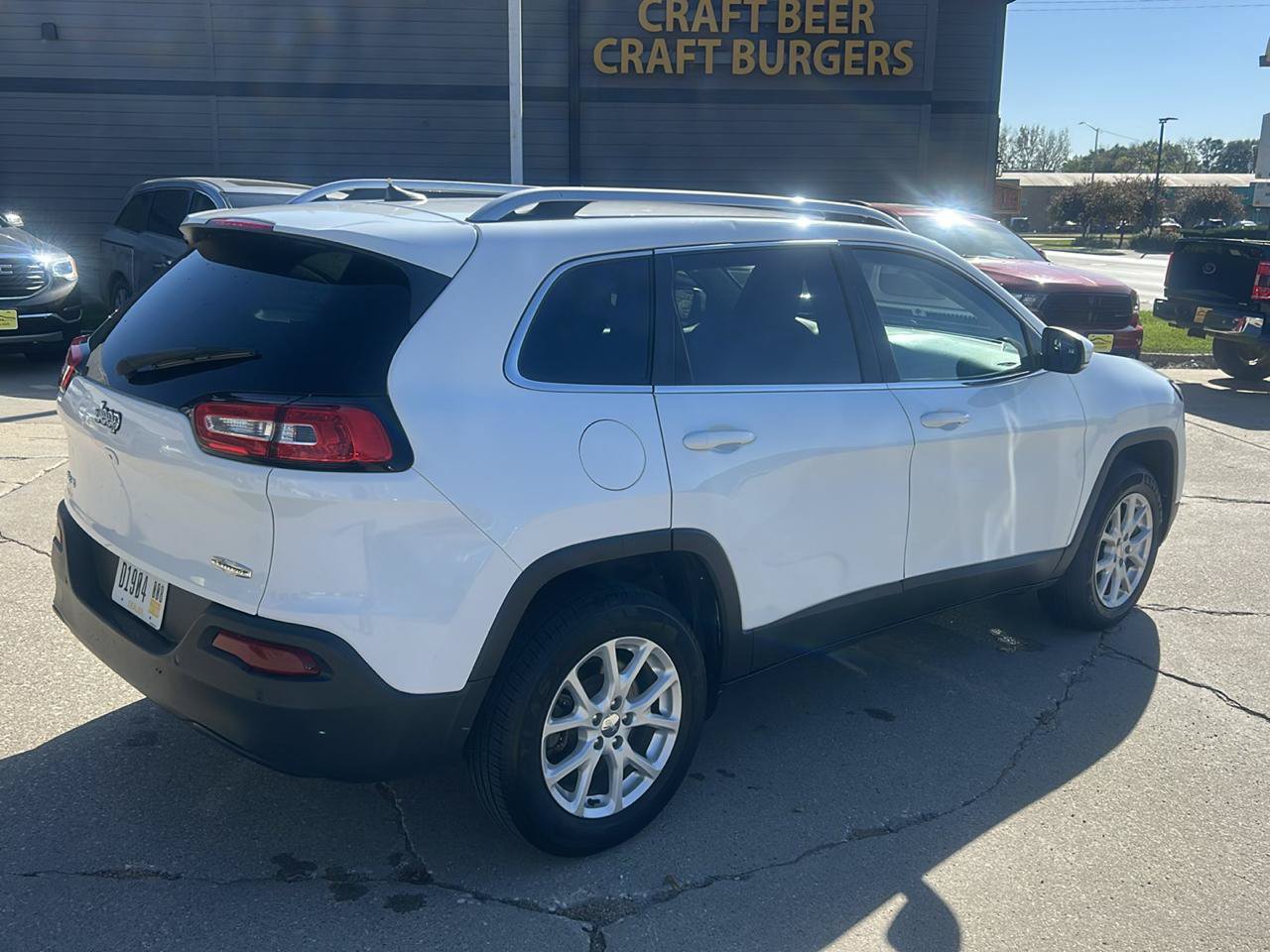 Used 2017 Jeep Cherokee Latitude w/ Safety/Convenience Group AWD/4WD image 3