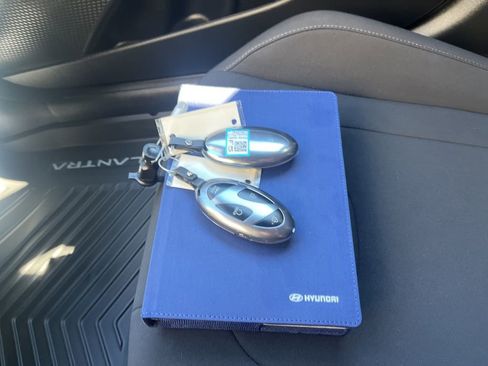 Used 2025 Hyundai Elantra SEL image 32