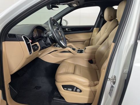 Used 2019 Porsche Cayenne Base image 22