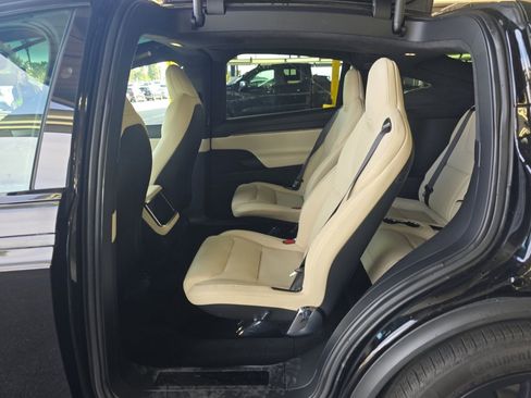 Used 2023 Tesla Model X Plaid image 8
