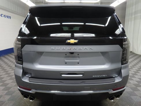 Used 2025 Chevrolet Suburban Premier image 38