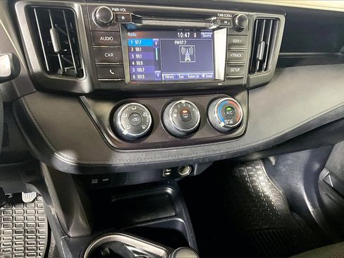 Used 2018 Toyota RAV4 LE image 24