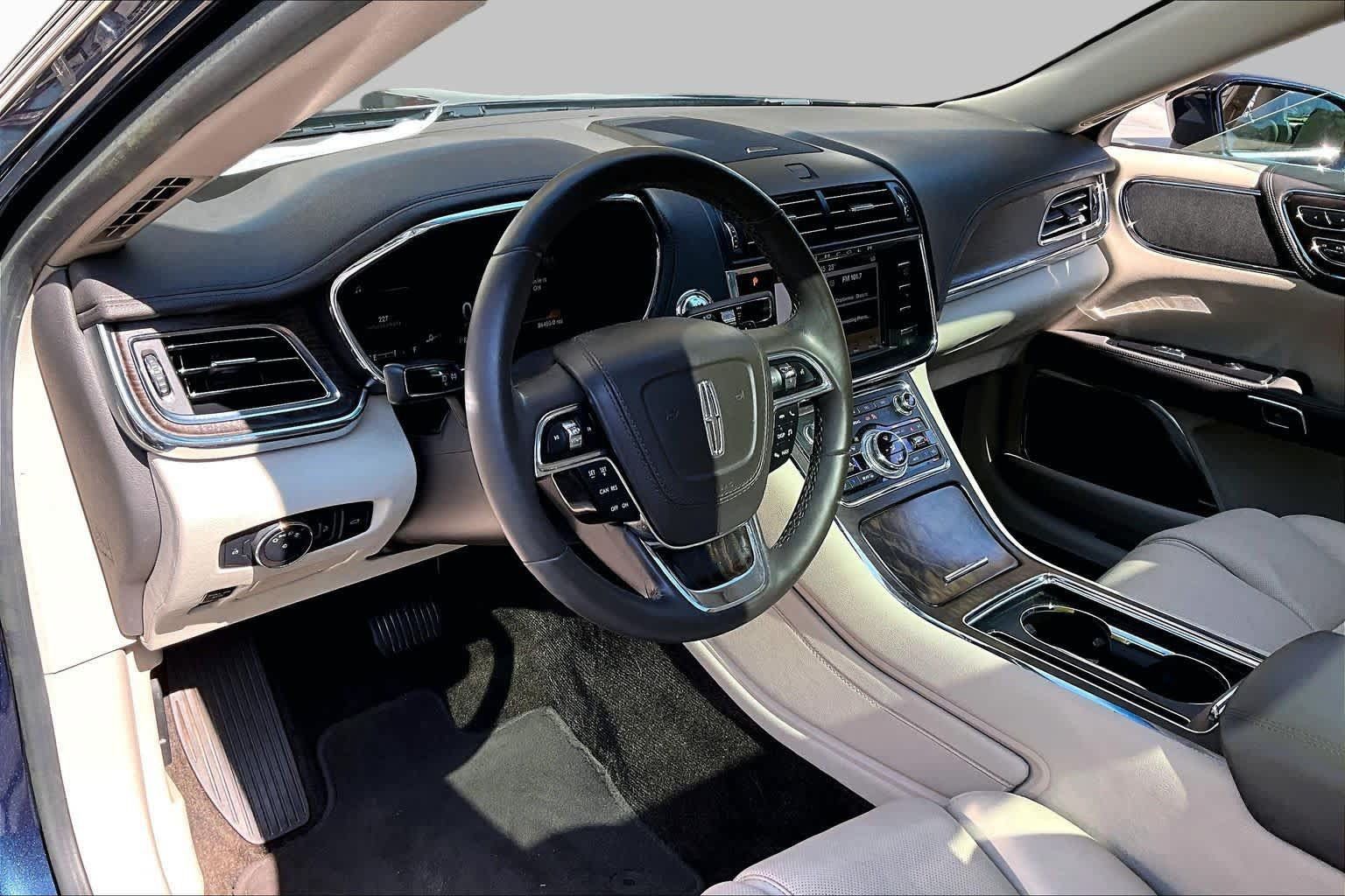 Used 2017 Lincoln Continental Reserve w/ Climate Package FWD image 18
