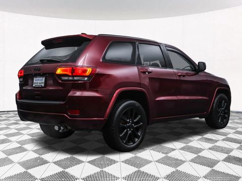Used 2018 Jeep Grand Cherokee Altitude image 48