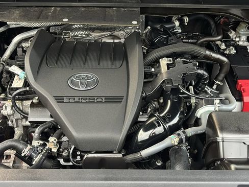 Used 2023 Toyota Highlander XLE AWD/4WD image 35