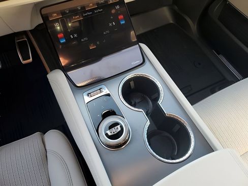 New 2026 Cadillac Vistiq Sport w/ LPO, Floor Liner Package image 41