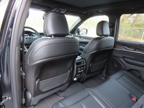 New 2025 Jeep Grand Cherokee Limited w/ Luxury Tech Group II image 23