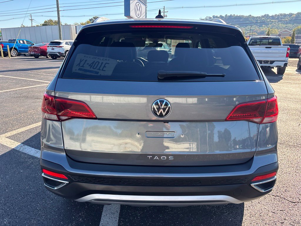Used 2023 Volkswagen Taos SE FWD image 6