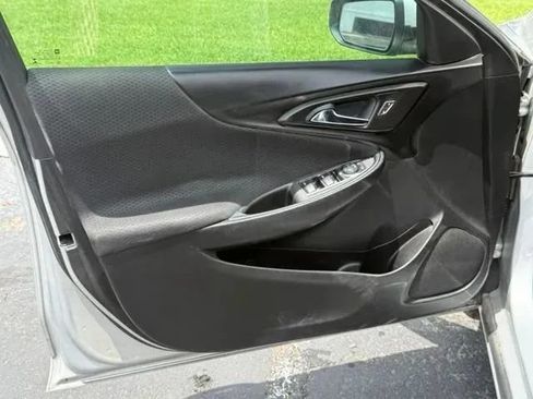 Used 2018 Chevrolet Malibu LT FWD image 7