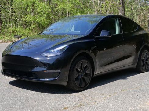 Used 2025 Tesla Model Y Long Range image 6