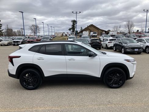 Used 2025 Chevrolet Trax ACTIV w/ Driver Confidence Package FWD image 5