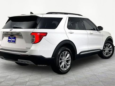 Used 2022 Ford Explorer XLT w/ Equipment Group 202A AWD/4WD image 12