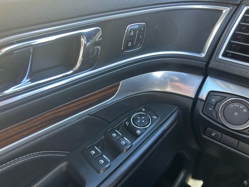 Used 2018 Ford Explorer Limited image 17