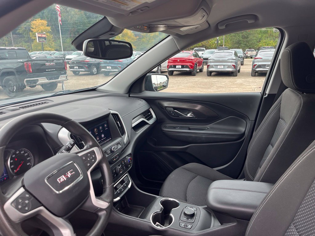 Used 2024 GMC Terrain SLE w/ Driver Convenience Package FWD image 20