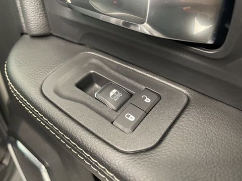 New 2026 RAM 3500 Laramie AWD/4WD image 24