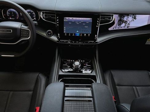 Used 2023 Jeep Wagoneer Series III w/ Preferred Equipment Group image 10