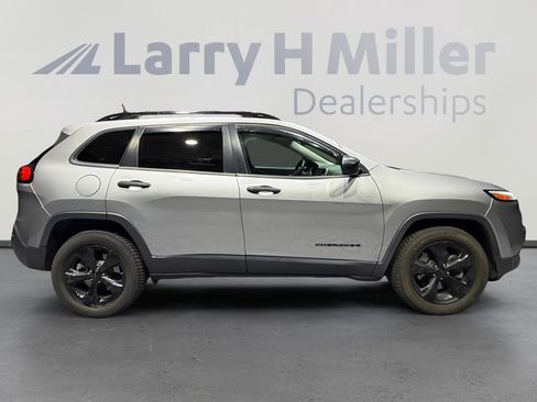 Used 2017 Jeep Cherokee Sport AWD/4WD image 6