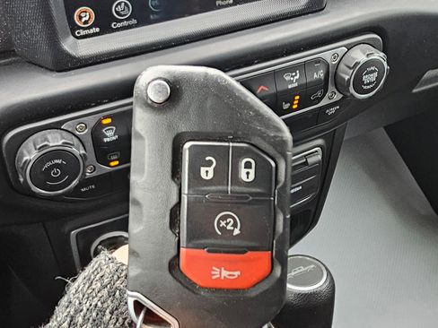 Used 2021 Jeep Gladiator Willys image 28