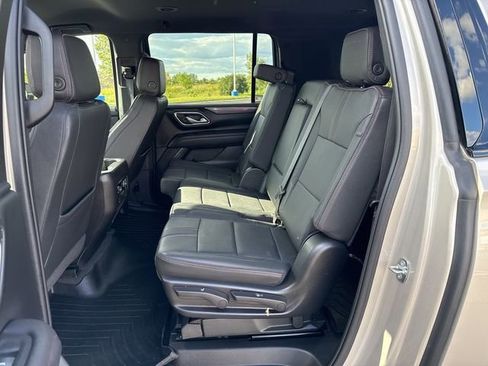 Used 2022 Chevrolet Suburban RST w/ Sport Performance Package image 31