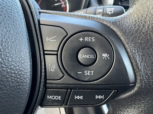 Used 2025 Toyota RAV4 XLE AWD/4WD image 16