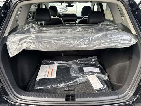 New 2025 Volkswagen Taos SE image 21