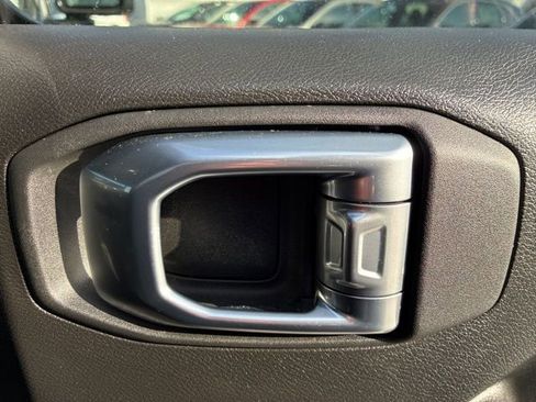 Used 2024 Jeep Gladiator Sport image 23