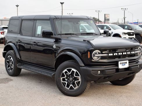 New 2026 Ford Bronco Outer Banks image 3