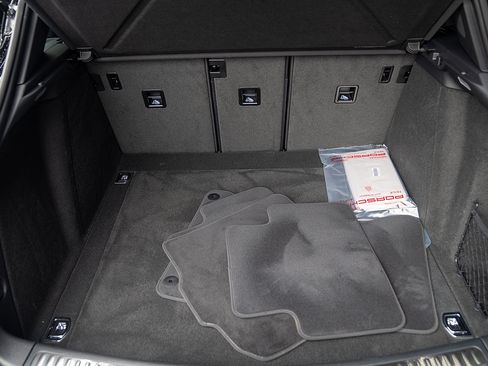 Certified 2026 Porsche Macan AWD/4WD image 22