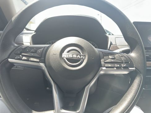 Used 2024 Nissan Altima 2.5 SV FWD image 29