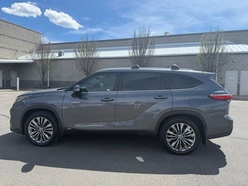 Certified 2021 Toyota Highlander Platinum AWD/4WD image 1