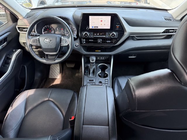 Used 2023 Toyota Highlander XLE AWD/4WD image 24