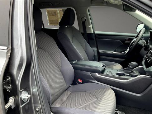 Used 2023 Toyota Highlander L FWD image 30